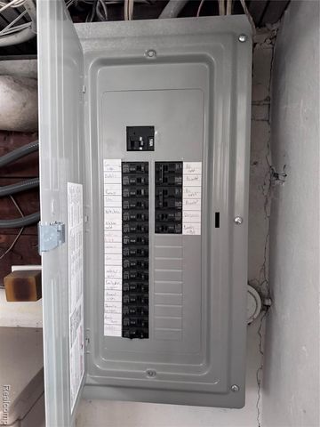 16814 Parkside Street, Detroit, MI 48221