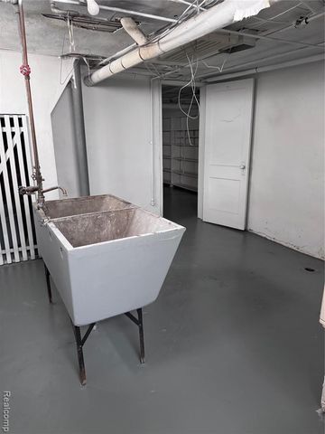 16814 Parkside Street, Detroit, MI 48221