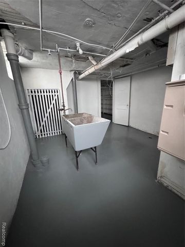 16814 Parkside Street, Detroit, MI 48221