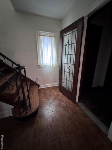 16814 Parkside Street, Detroit, MI 48221