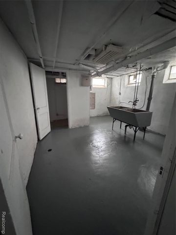 16814 Parkside Street, Detroit, MI 48221