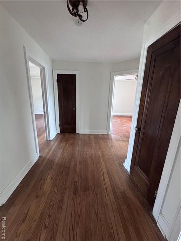 16814 Parkside Street, Detroit, MI 48221