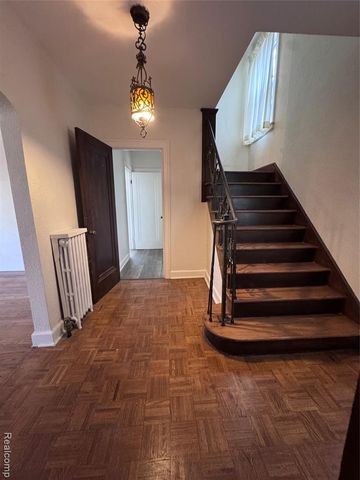 16814 Parkside Street, Detroit, MI 48221