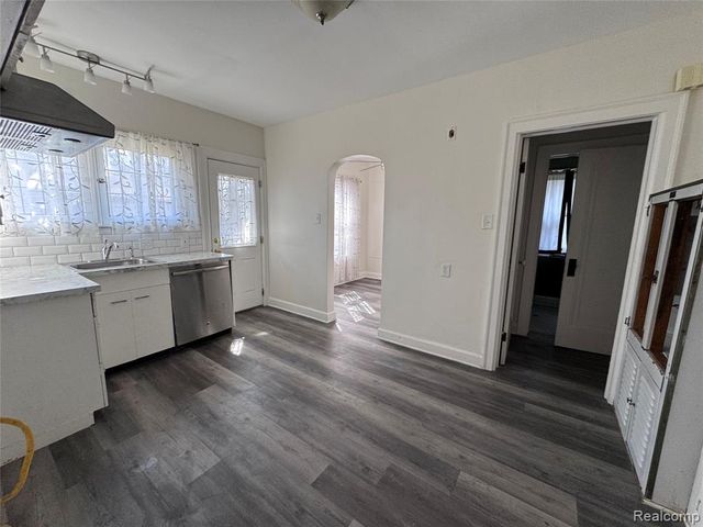 16814 Parkside Street, Detroit, MI 48221