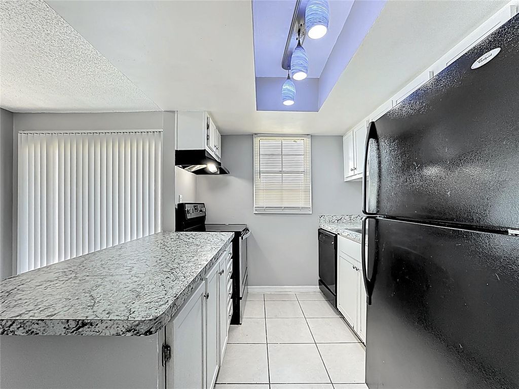 Image 15 of property listing at 2777 L B MCLEOD ROAD 2777, Orlando, FL 32805