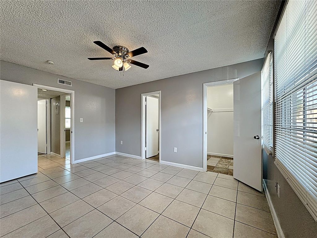 Image 26 of property listing at 2777 L B MCLEOD ROAD 2777, Orlando, FL 32805