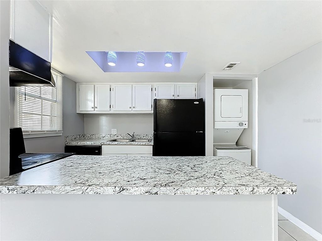 Image 10 of property listing at 2777 L B MCLEOD ROAD 2777, Orlando, FL 32805