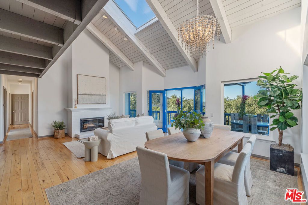 Image 10 of property listing at 20675 Medley Lane, Topanga, CA 90290