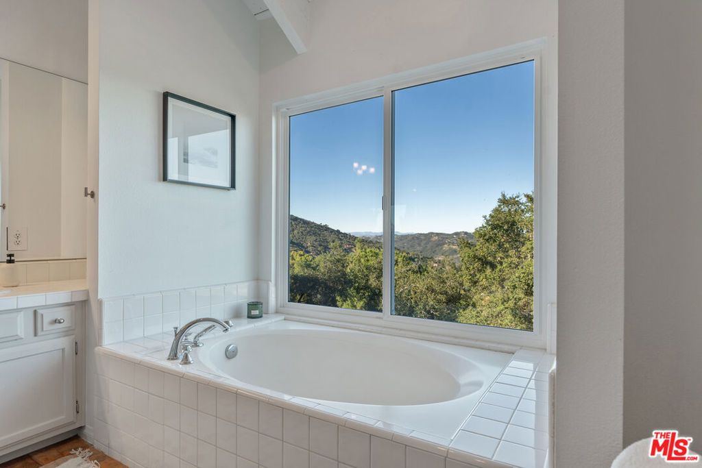 Image 18 of property listing at 20675 Medley Lane, Topanga, CA 90290