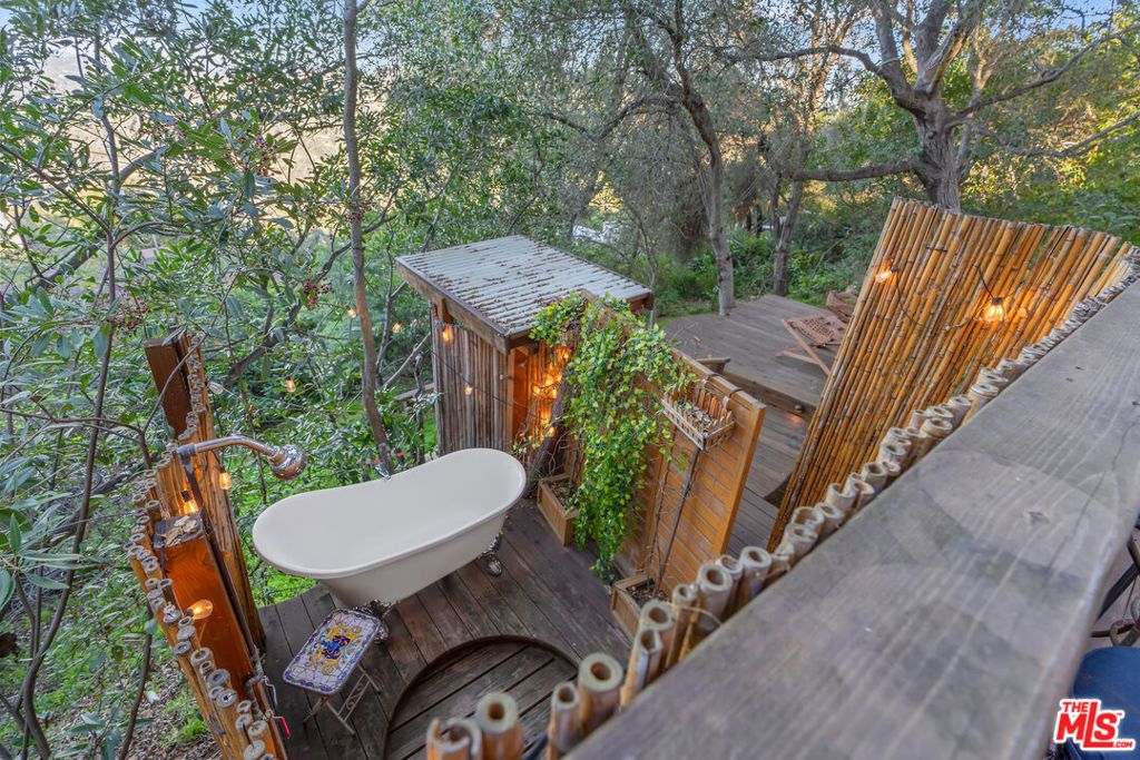 Image 39 of property listing at 20675 Medley Lane, Topanga, CA 90290