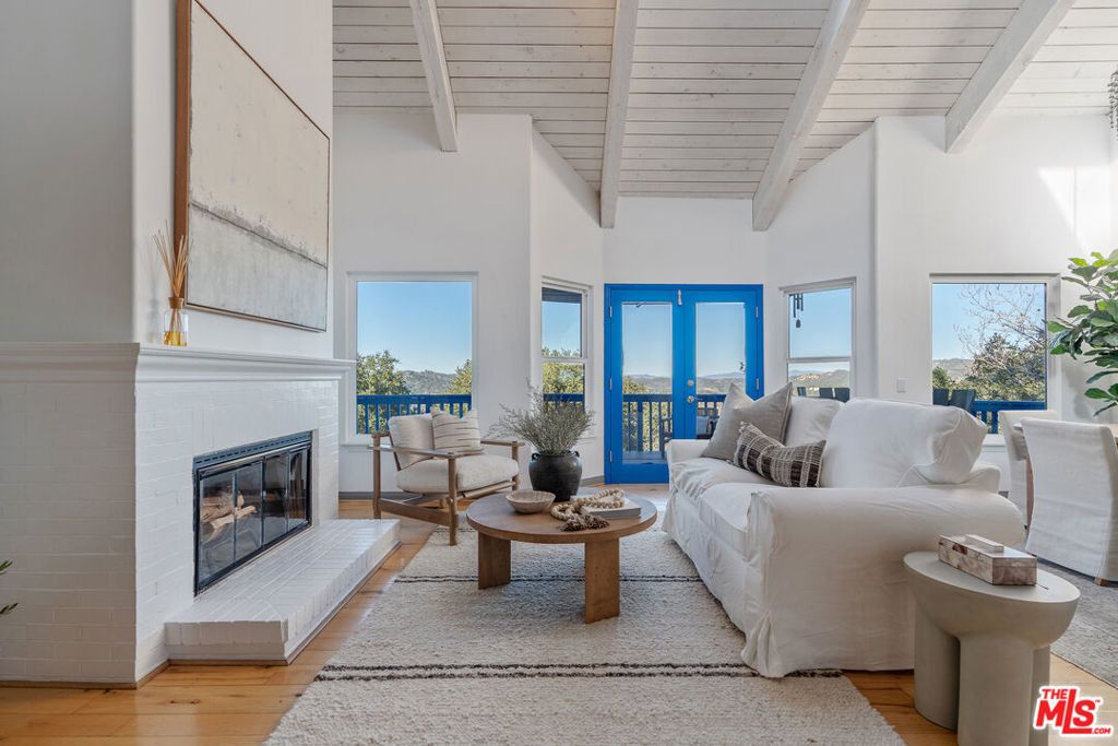 Image 5 of property listing at 20675 Medley Lane, Topanga, CA 90290