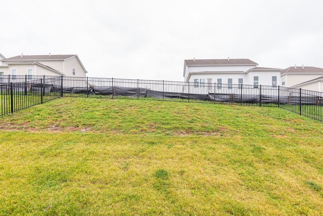 815 Dean Dr, Mount Juliet, TN 37122