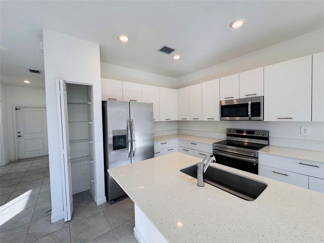 2437 NW 131st Circle 2437, Miami, FL 33167