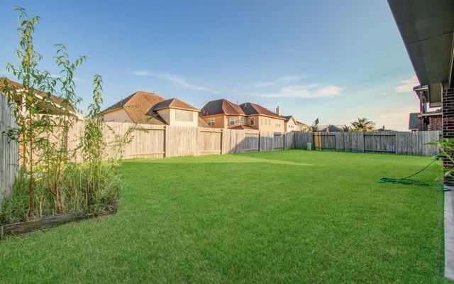 318 Bolton Drive, Westwood, TX 77573