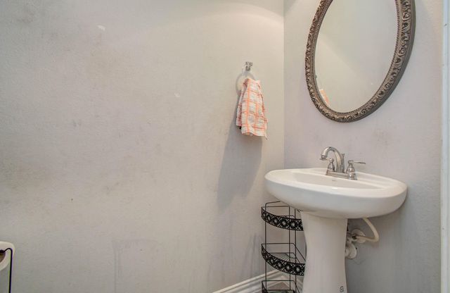 318 Bolton Drive, Westwood, TX 77573