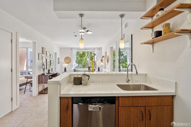 555 Bartlett Street 206, San Francisco, CA 94110