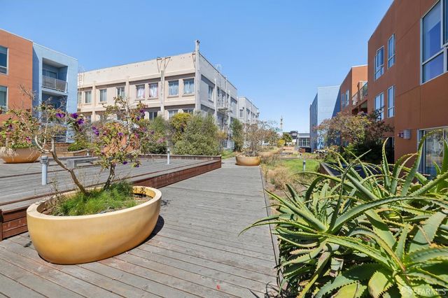 555 Bartlett Street 206, San Francisco, CA 94110