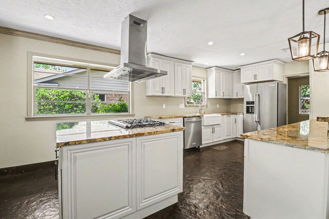 5251 Birdwood Road, Houston, TX 77096