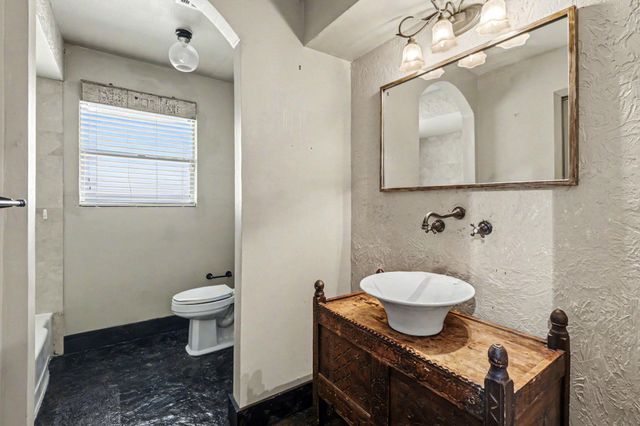 5251 Birdwood Road, Houston, TX 77096