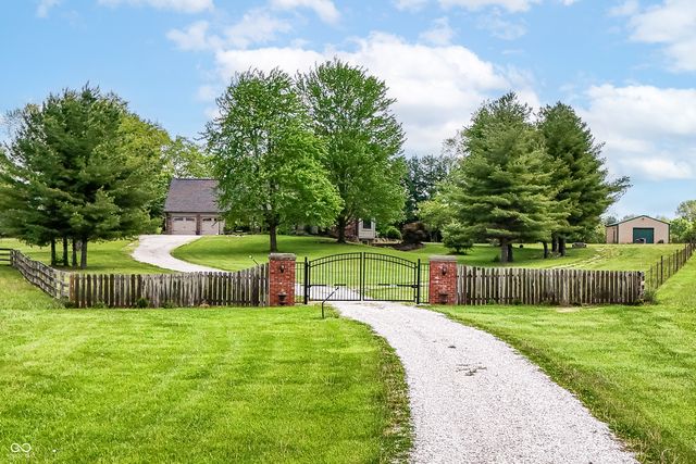 2345 S Honey Creek Road, Greenwood, IN 46143