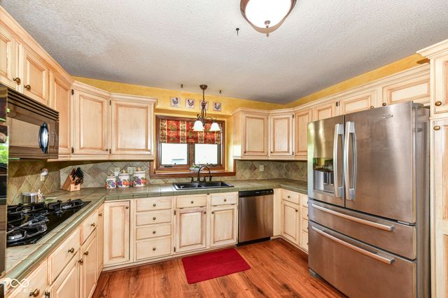 2345 S Honey Creek Road, Greenwood, IN 46143