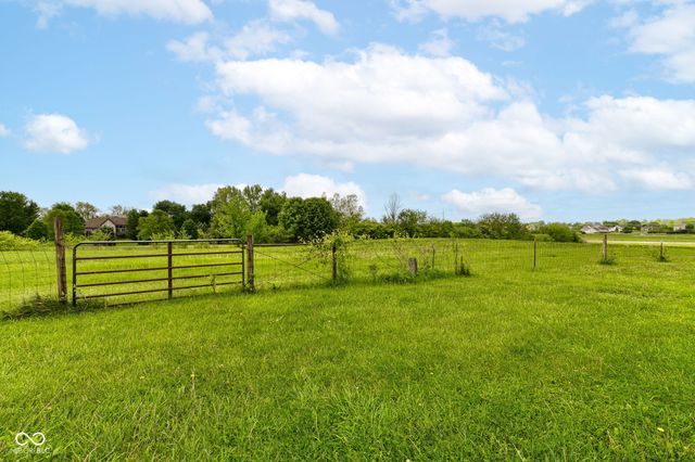 2345 S Honey Creek Road, Greenwood, IN 46143