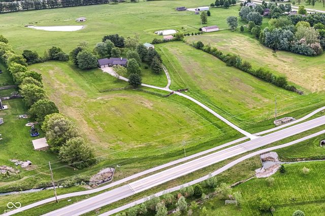 2345 S Honey Creek Road, Greenwood, IN 46143