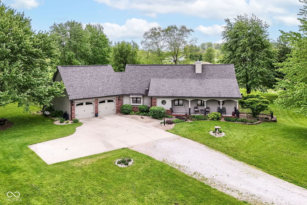 2345 S Honey Creek Road, Greenwood, IN 46143