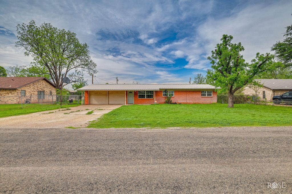 Image 2 of property listing at 7510 Violet Street, San Angelo, TX 76901
