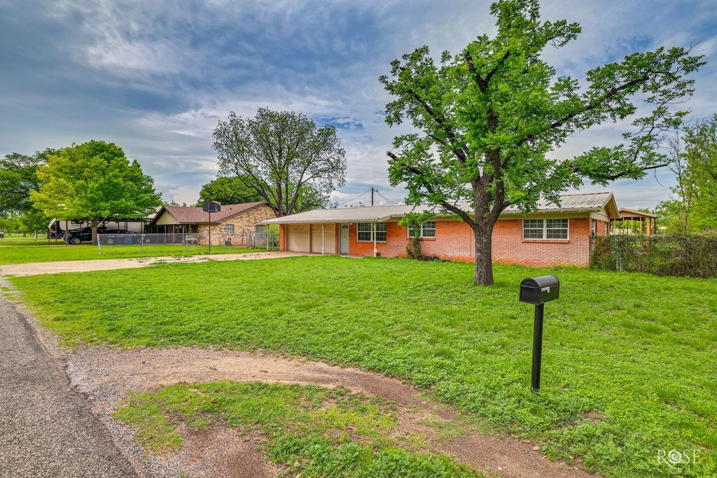 Image 3 of property listing at 7510 Violet Street, San Angelo, TX 76901