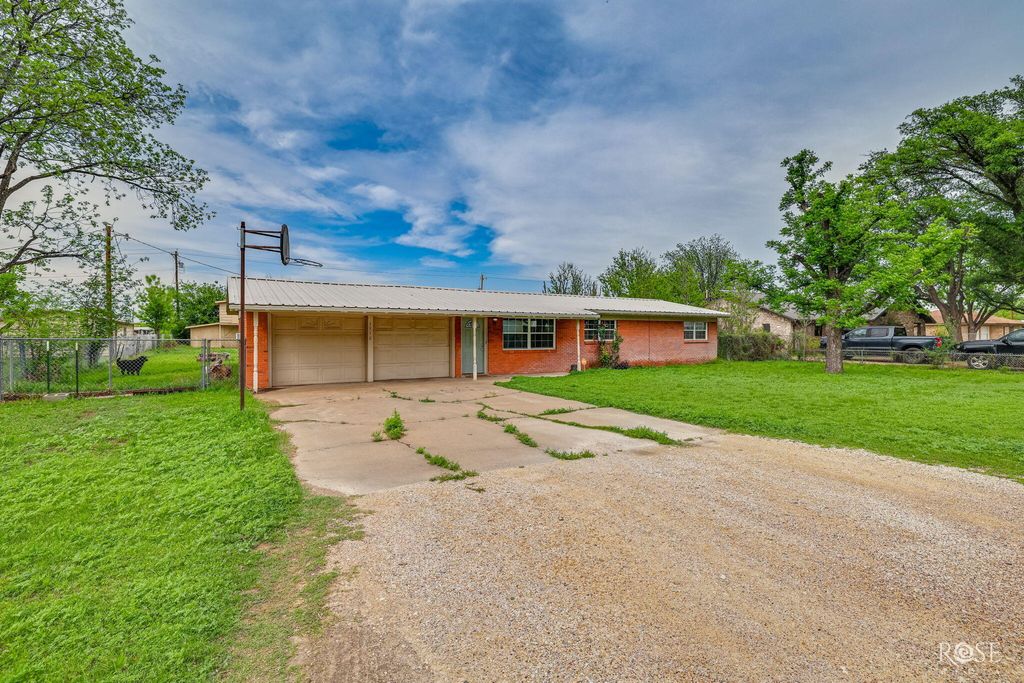 Image 4 of property listing at 7510 Violet Street, San Angelo, TX 76901
