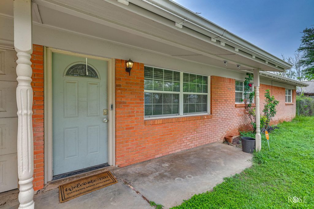 Image 6 of property listing at 7510 Violet Street, San Angelo, TX 76901