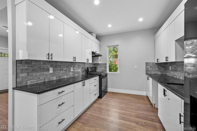 616 ENGLEWOOD Street, Detroit, MI 48202