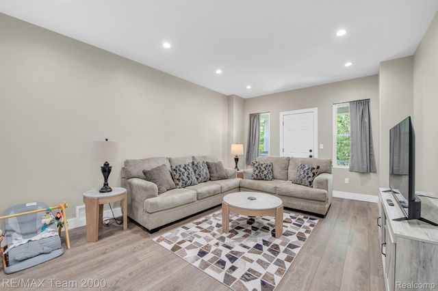 616 ENGLEWOOD Street, Detroit, MI 48202