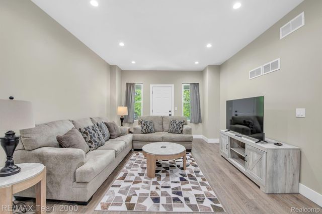 616 ENGLEWOOD Street, Detroit, MI 48202