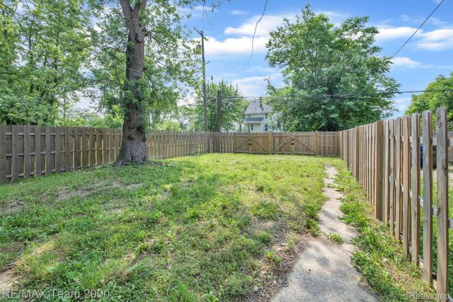 616 ENGLEWOOD Street, Detroit, MI 48202