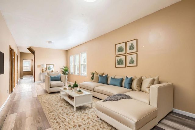 8151 S Bennett Avenue, Chicago, IL 60617