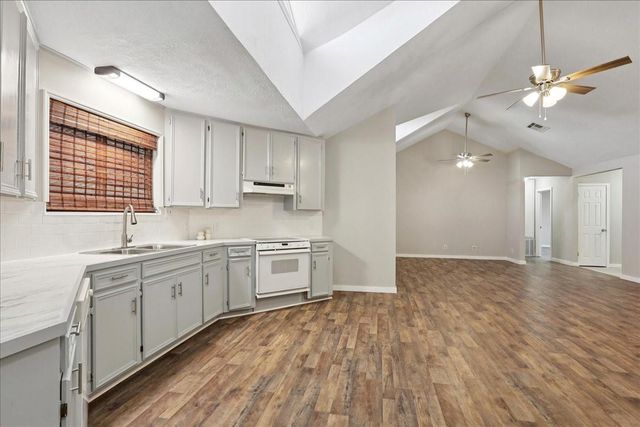 3814 Beverly Avenue, Orange, TX 77632