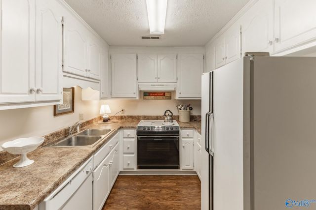 111 Sycamore Place, Athens, AL 35611