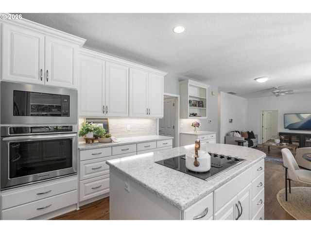 17011 Ne 41ST Cir, Vancouver, WA 98682