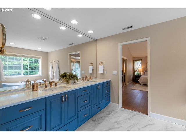 17011 Ne 41ST Cir, Vancouver, WA 98682