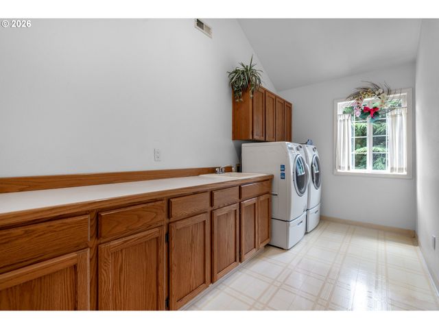 17011 Ne 41ST Cir, Vancouver, WA 98682