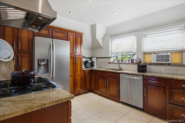 13 Campus Place SL, Scarsdale, NY 10583