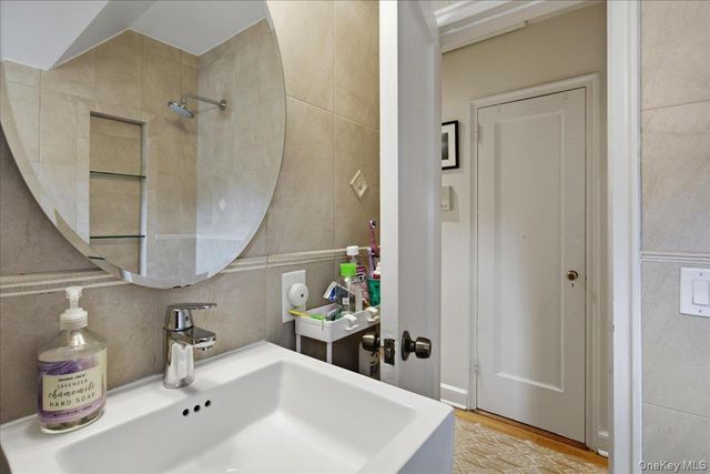 13 Campus Place SL, Scarsdale, NY 10583