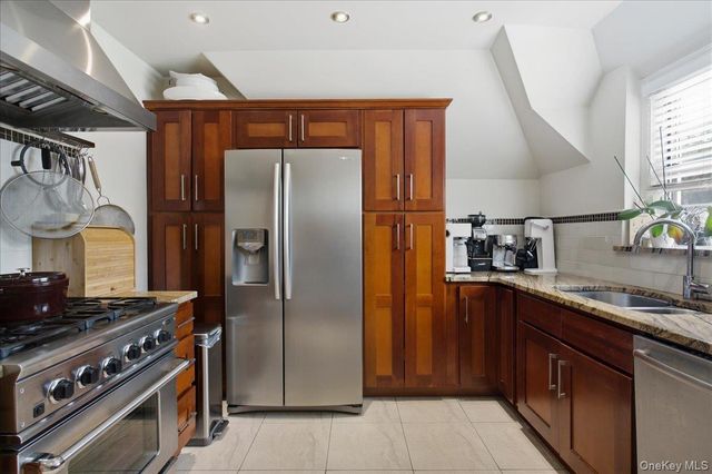 13 Campus Place SL, Scarsdale, NY 10583
