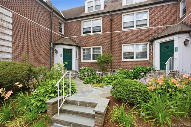 13 Campus Place SL, Scarsdale, NY 10583