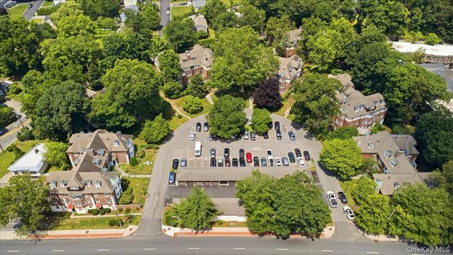 13 Campus Place SL, Scarsdale, NY 10583