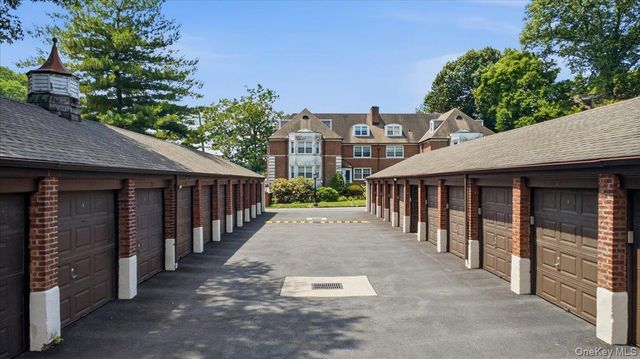 13 Campus Place SL, Scarsdale, NY 10583