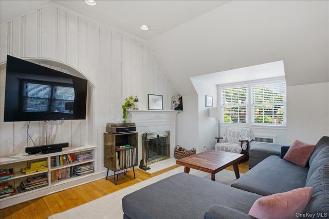 13 Campus Place SL, Scarsdale, NY 10583