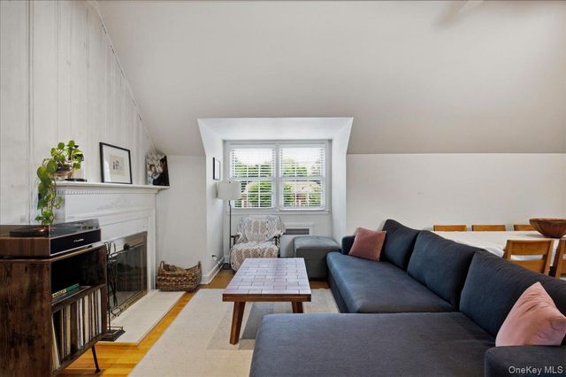 13 Campus Place SL, Scarsdale, NY 10583
